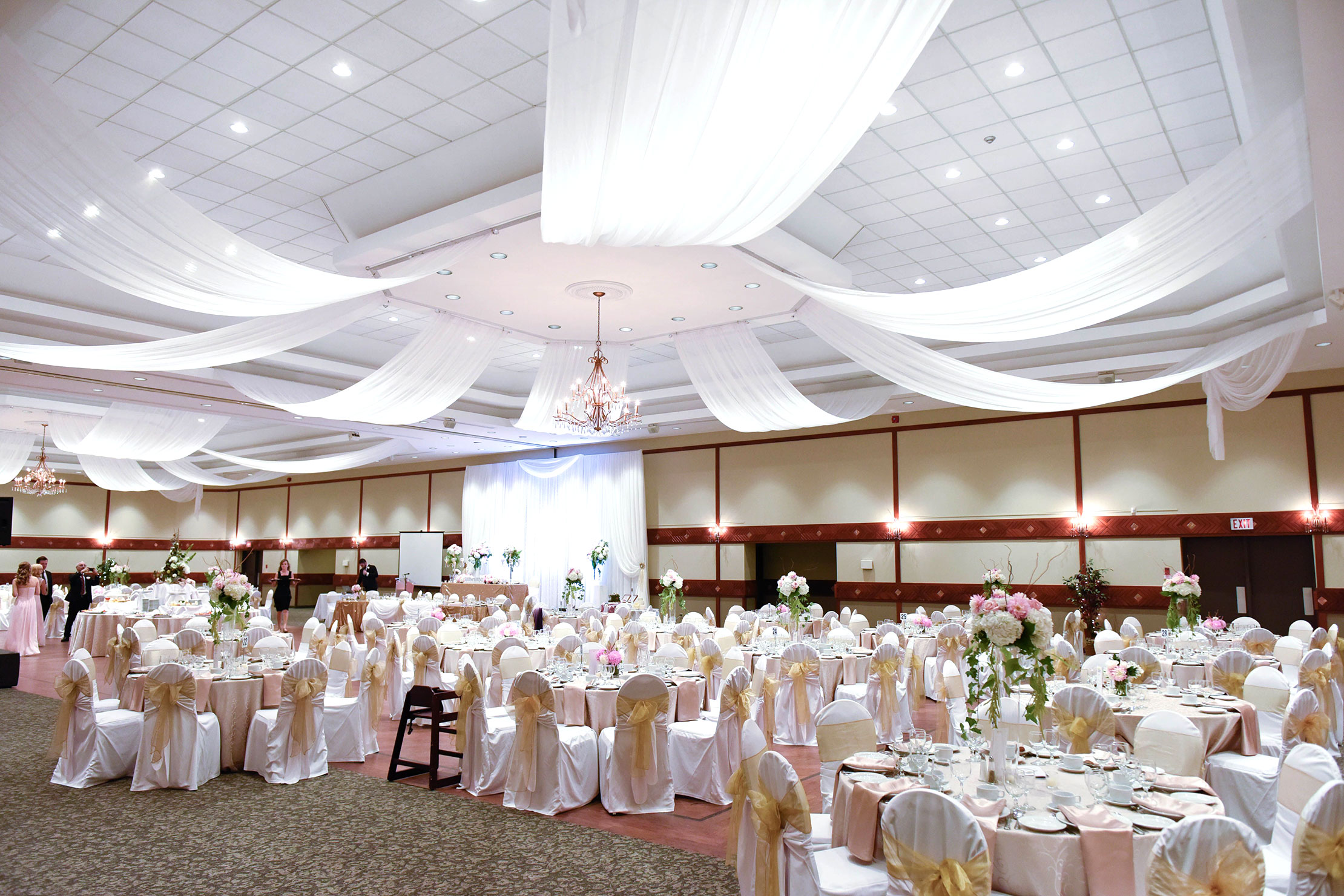 Red & White Oak Room